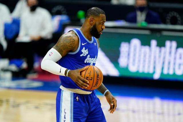 格林36分火箭险胜马刺 骑士力克尼克斯4连胜