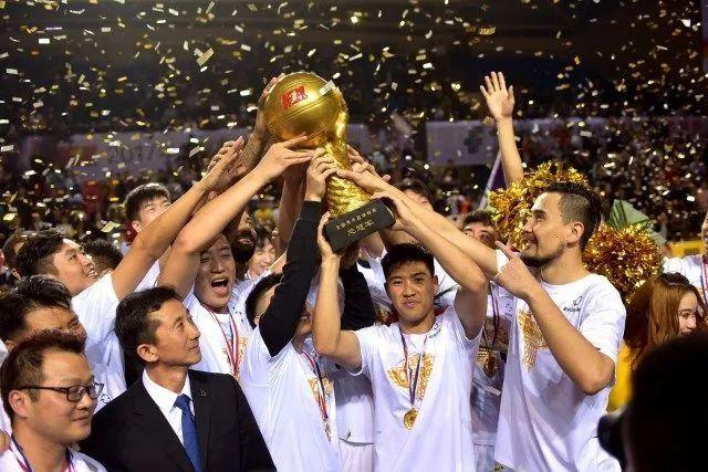 骑士11连胜终结雷霆15连胜 开拓者大胜鹈鹕